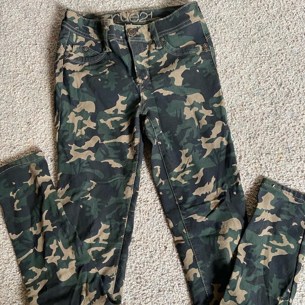 Camouflage jeans